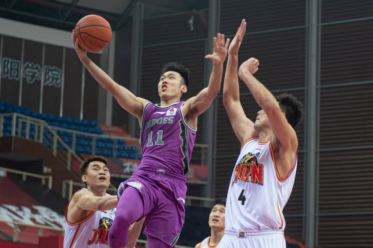 开云体育-足总杯赛程吃紧，广厦男篮赛前迎来里程碑，质疑声仍在，赛程密集仍需轮换-开云体育